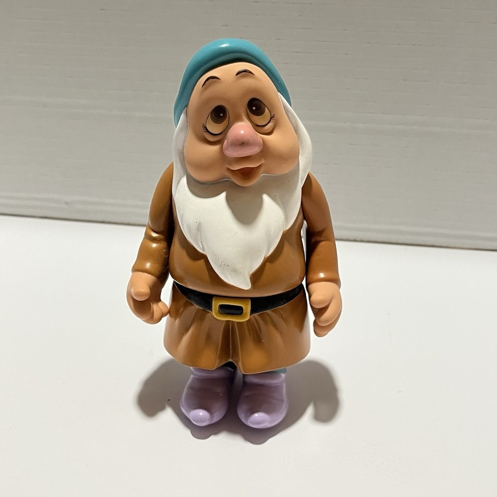 Vintage 1992 Mattel Walt Disney's Snow White Seven Dwarfs 6" SLEEPY Vinyl Figure